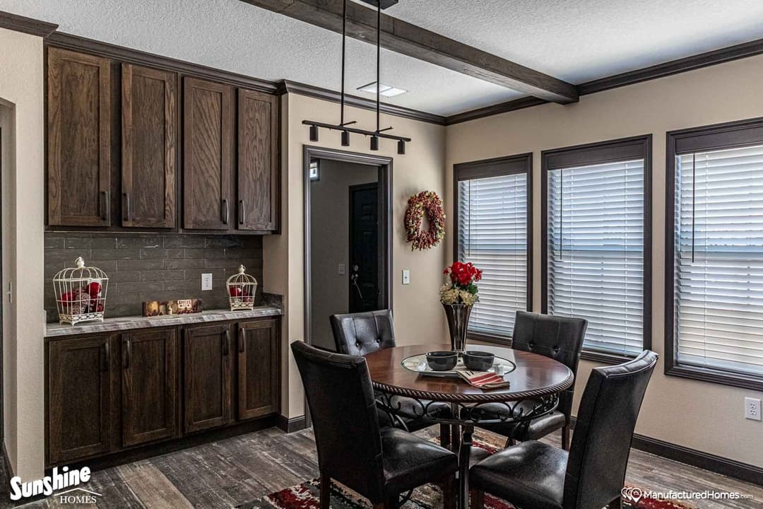Pri3268-2004 kitchen home features