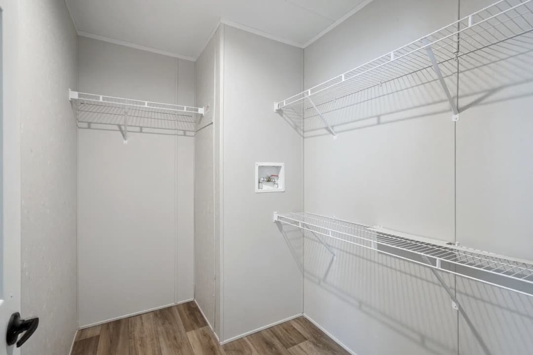 Valor 16763n interior home features