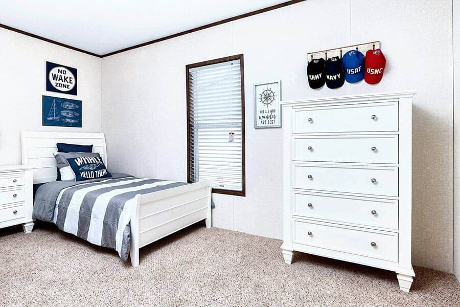 Emerald bedroom home features