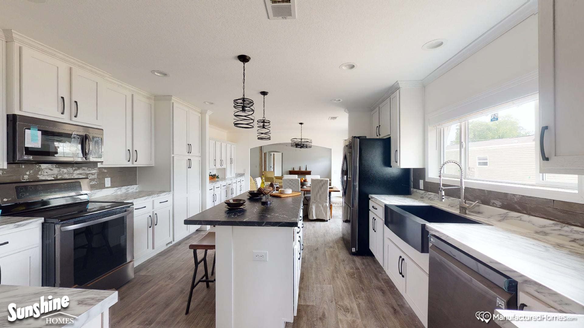 Pri3272-2009 kitchen home features