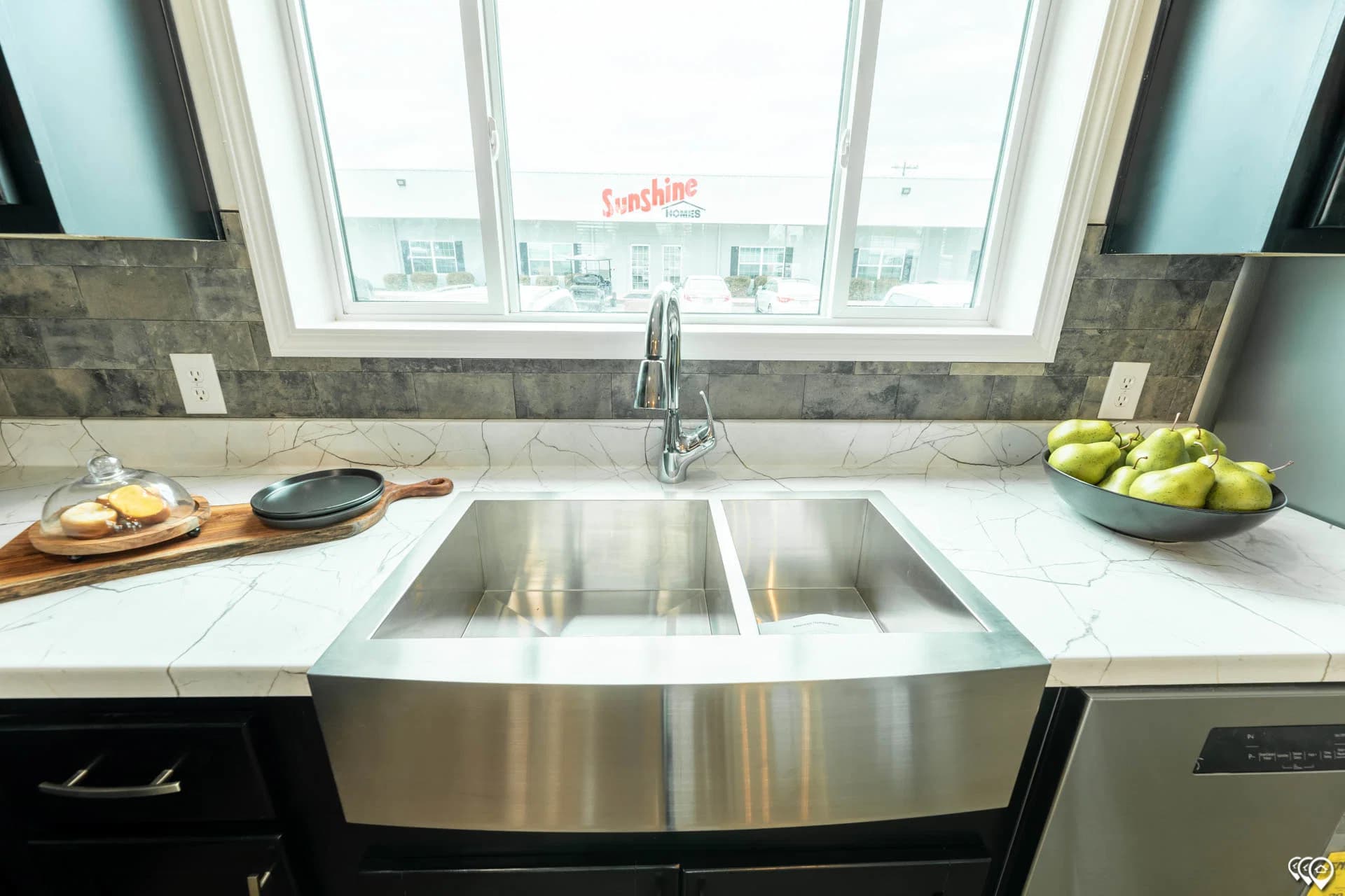Pri3268-2069 kitchen home features