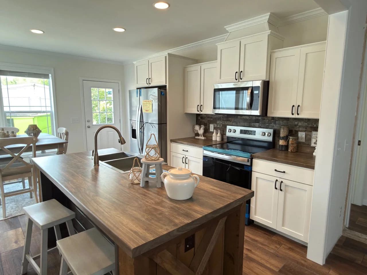 The haven b kitchen home features