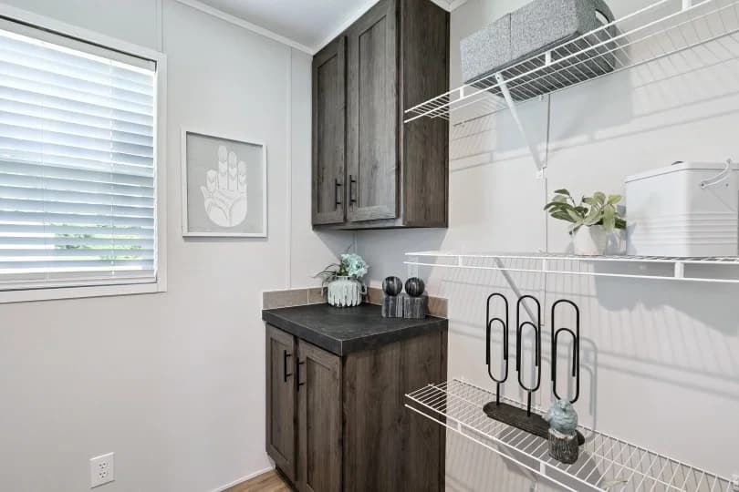 Valor 16763n interior home features