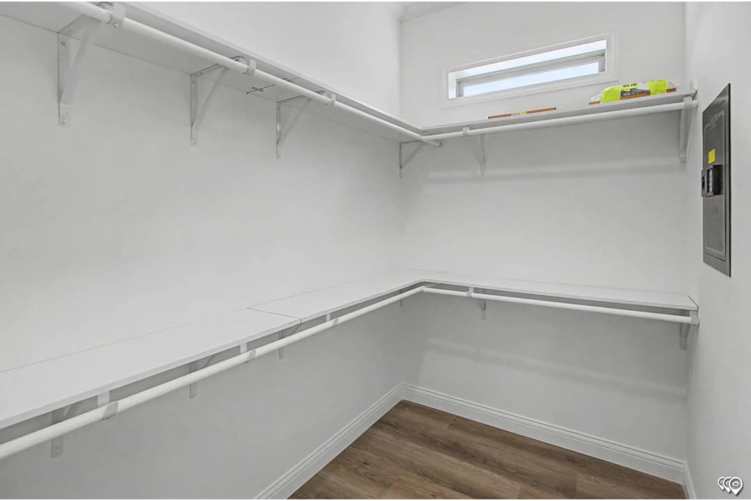 Pri3284-2075 interior home features