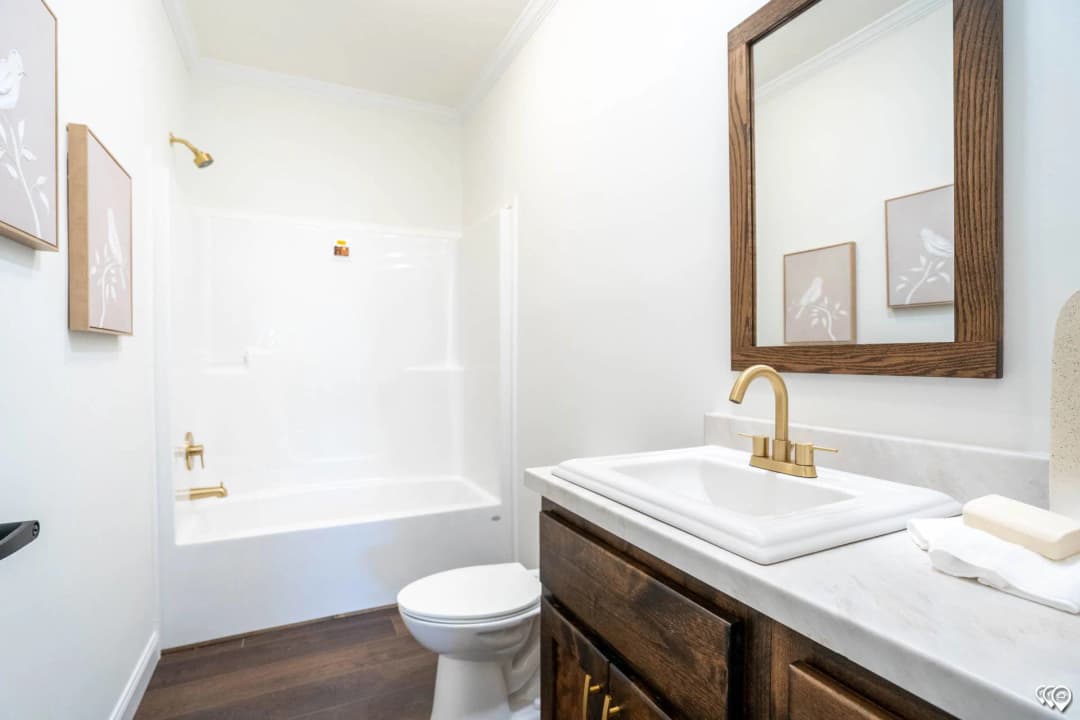 Pri3284-2073 bathroom home features