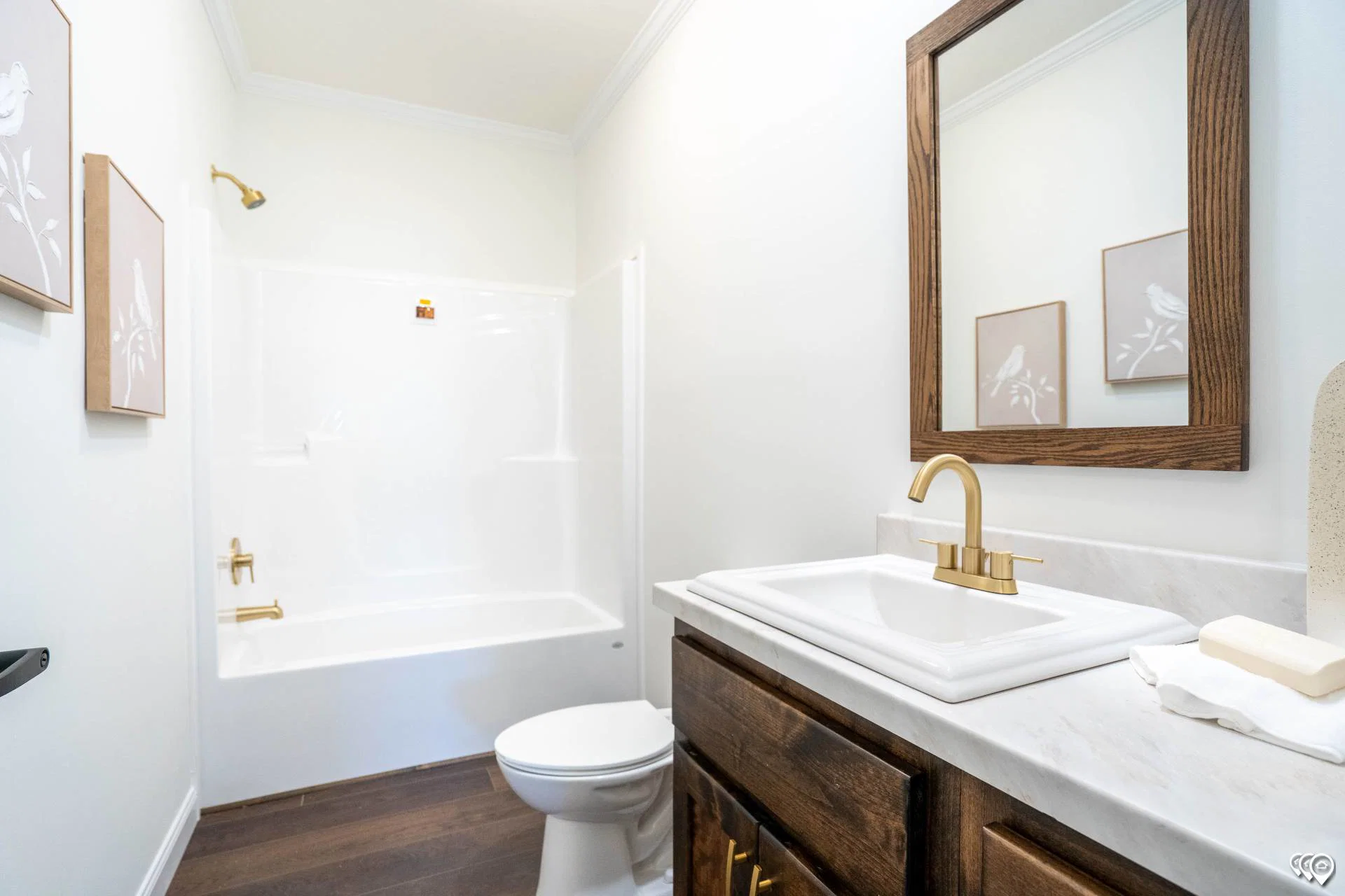 Pri3284-2073 bathroom home features