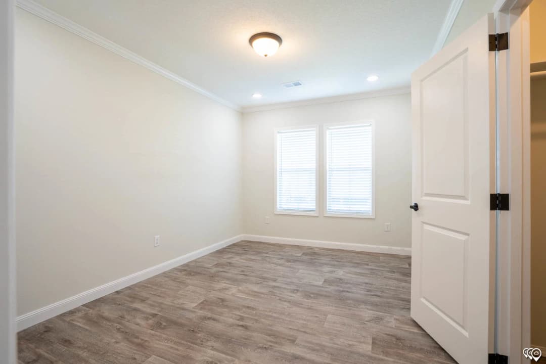 Pri3270-2060 bedroom home features