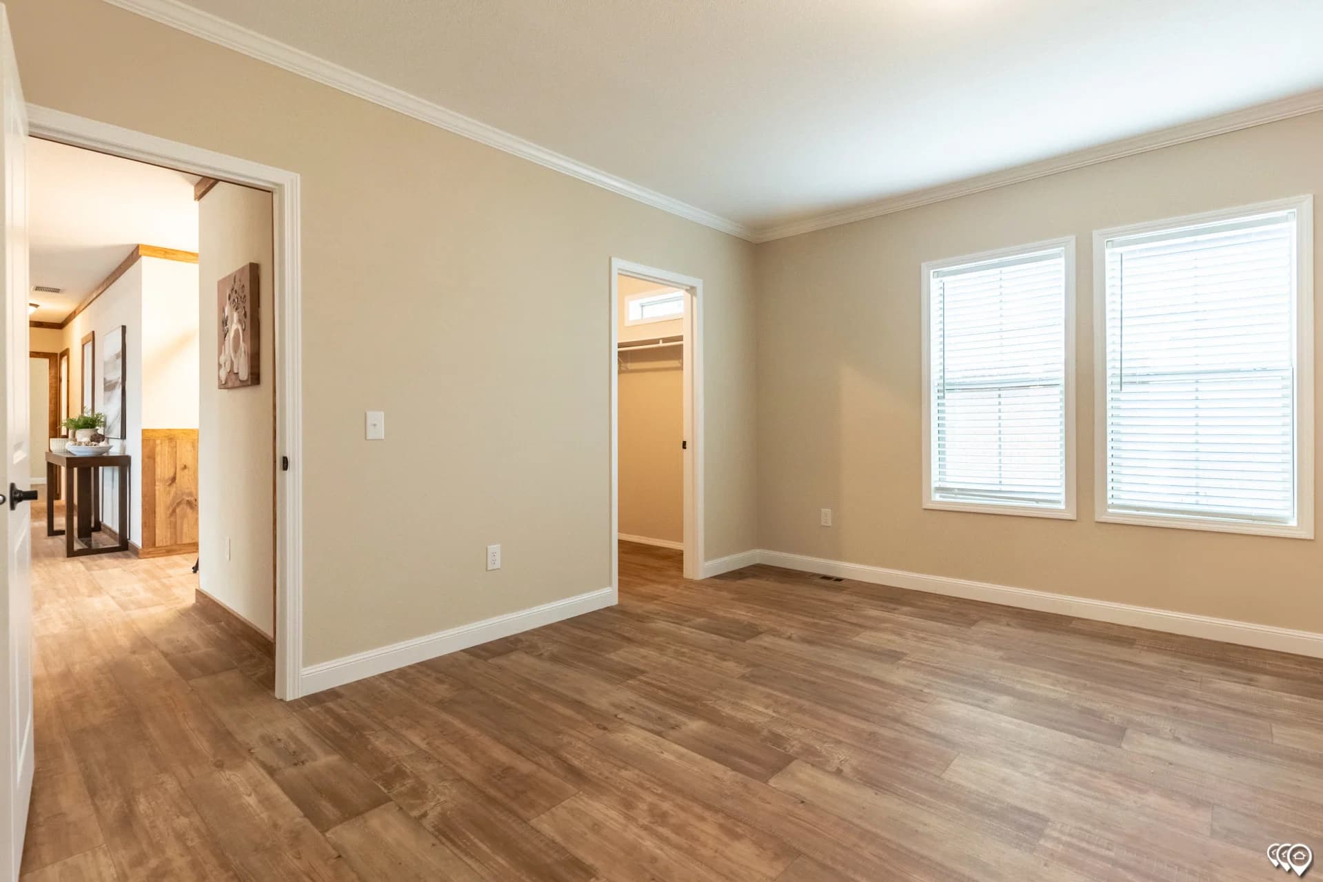 Pri3264-2070 interior home features