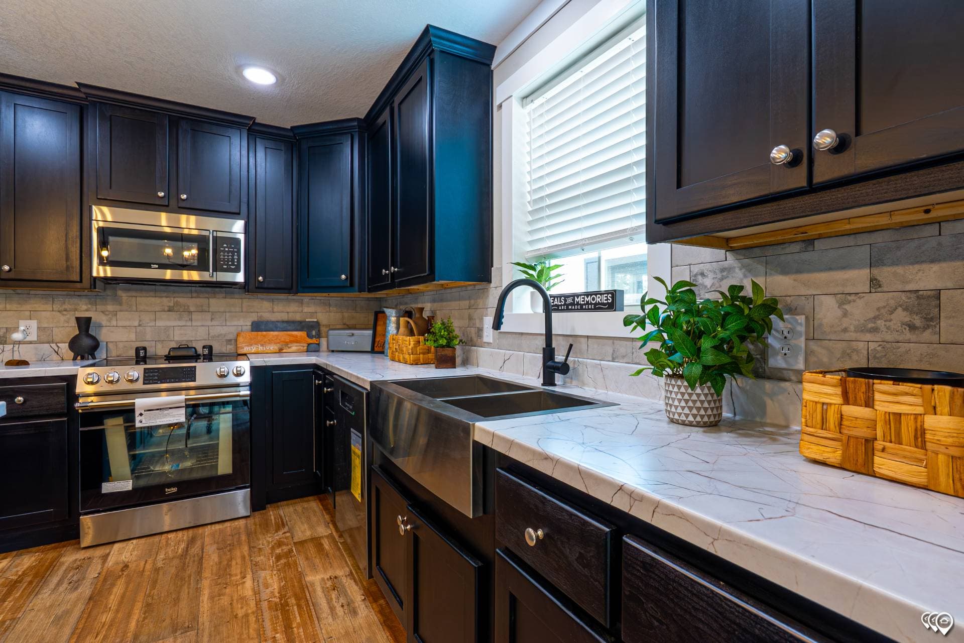 Pri3270-201 kitchen home features