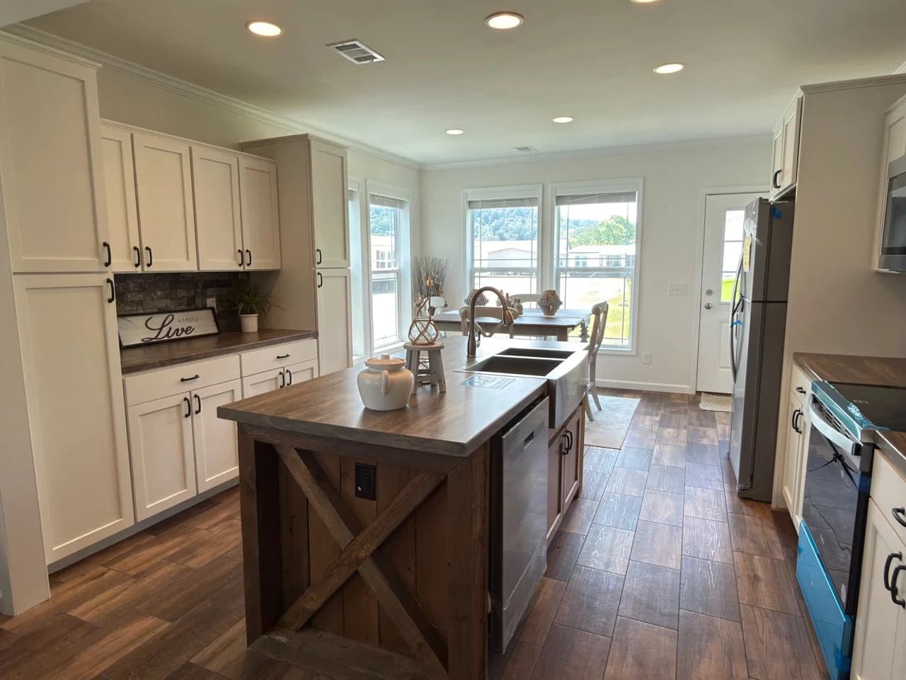 The haven b kitchen home features