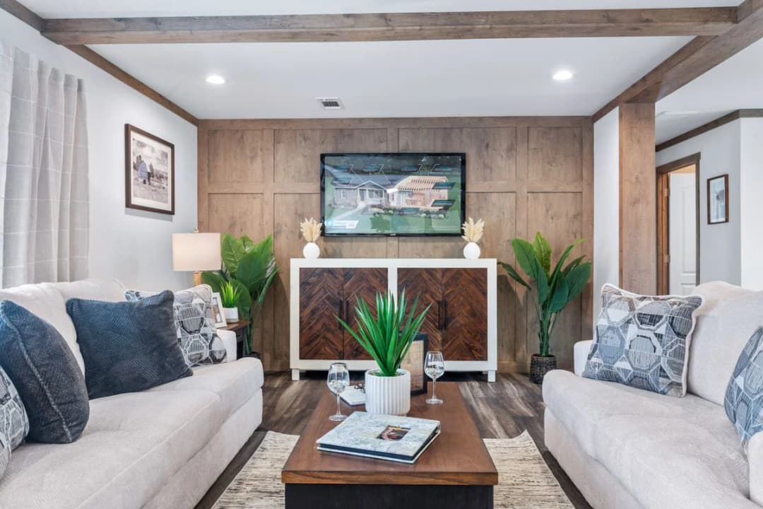 Lizzie elite interior home features