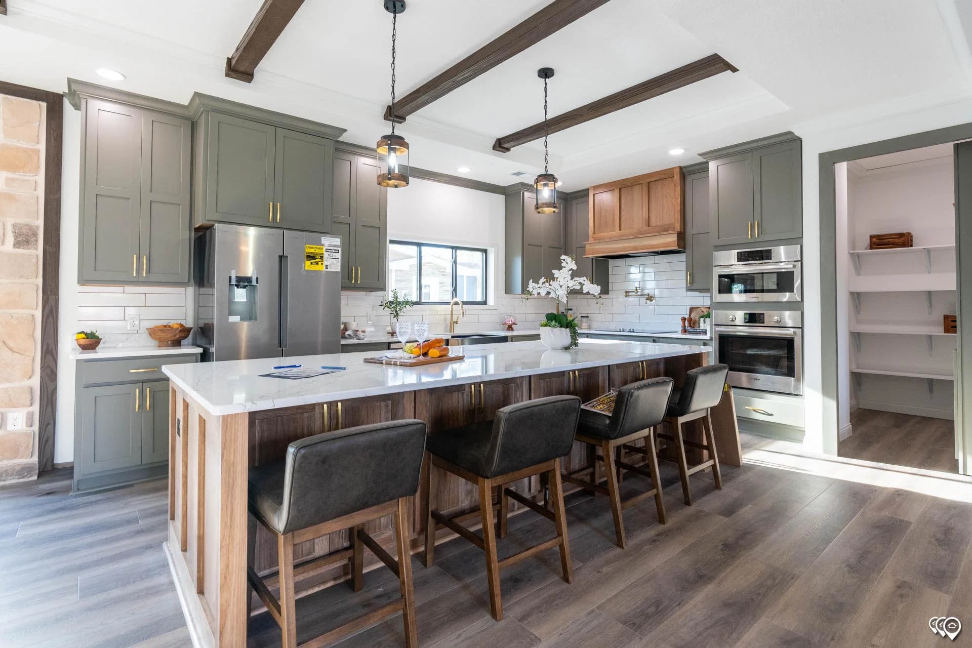 Pri3284-2075 kitchen home features