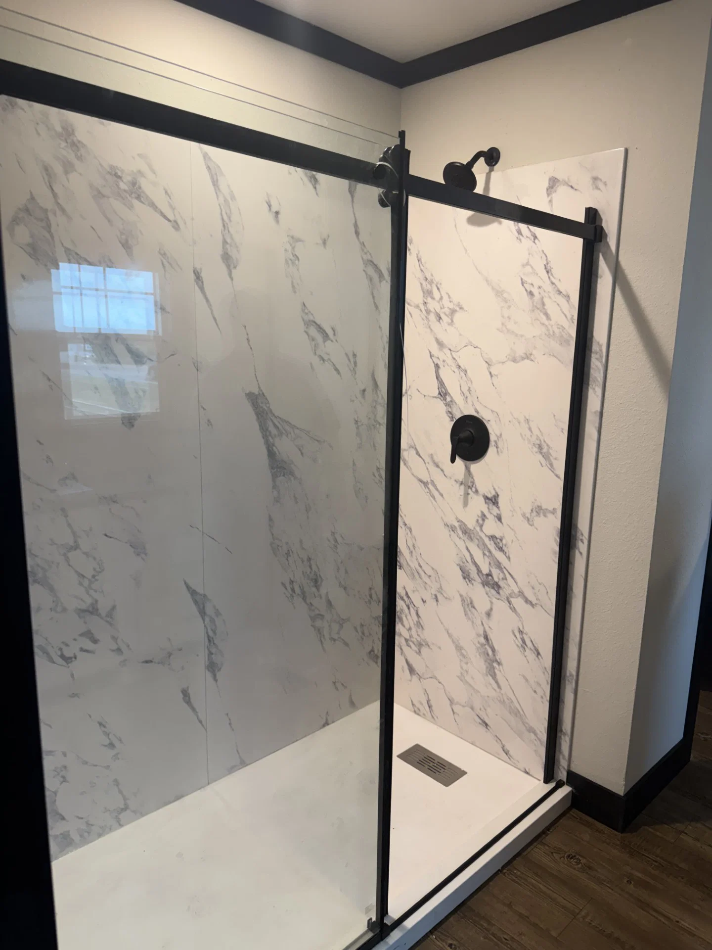 Lazy creek landing  bathroom home features