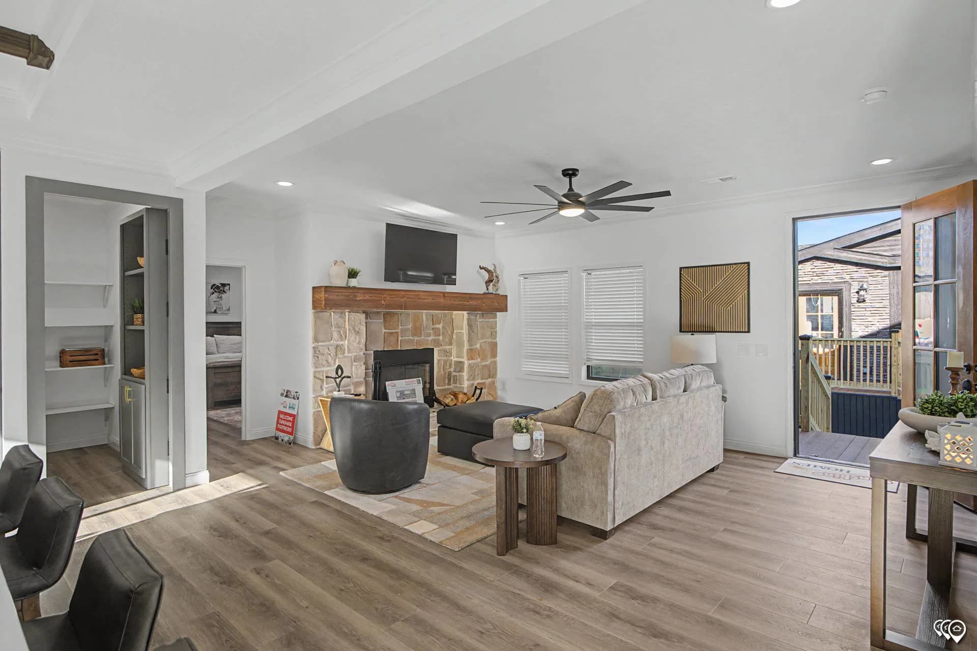 Pri3284-2075 interior home features