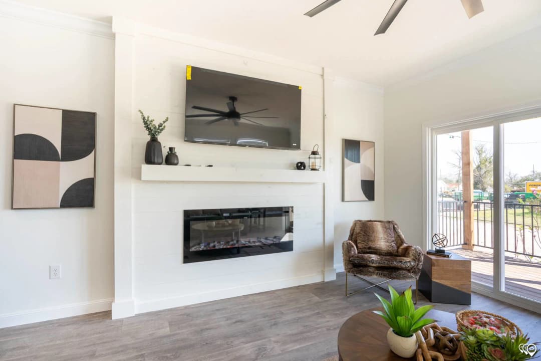 Pri1680-1031 interior home features