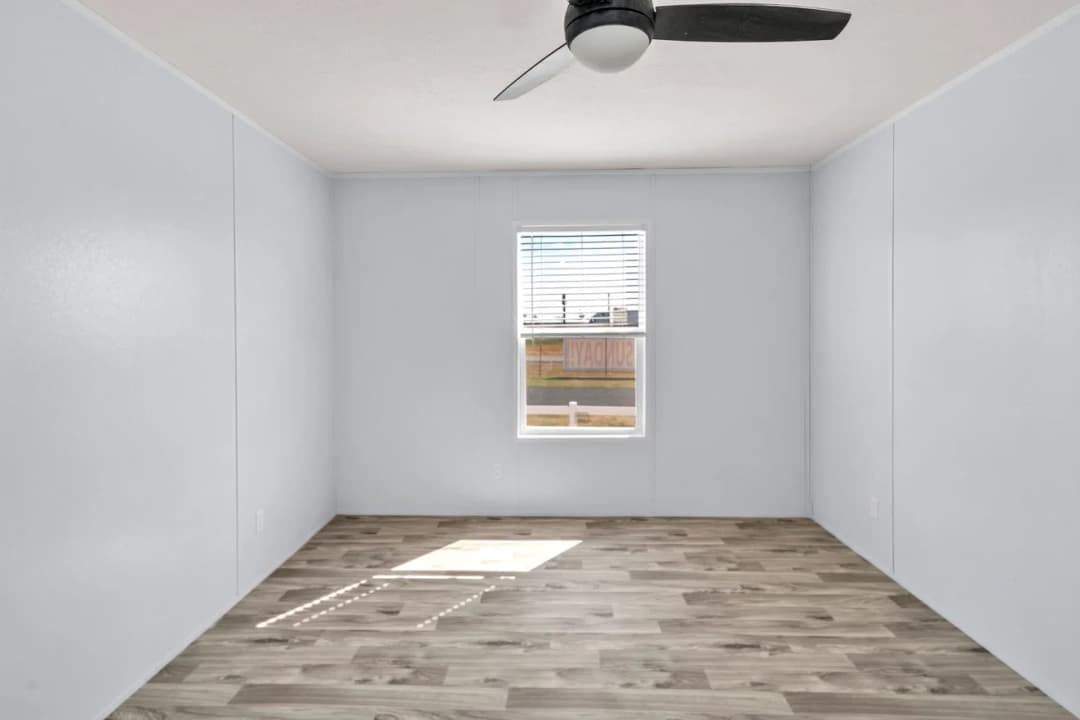 Valu maxx premier 32684f bedroom home features
