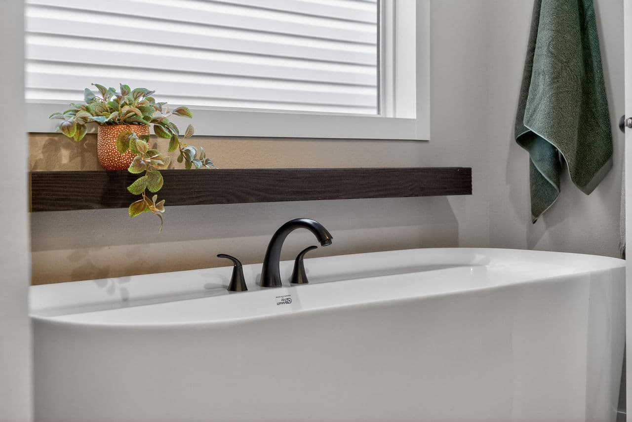 Manning bathroom home features