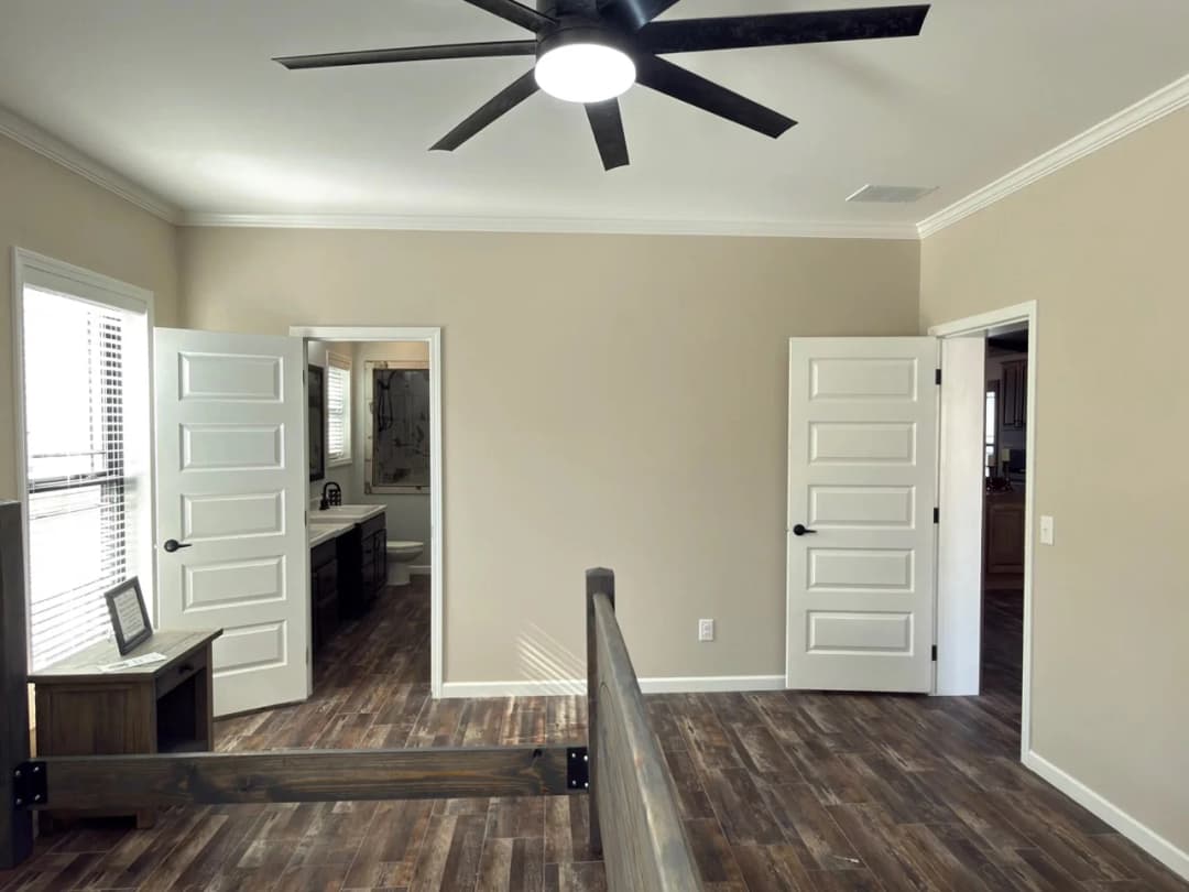 Wl-monl-6809 bedroom home features