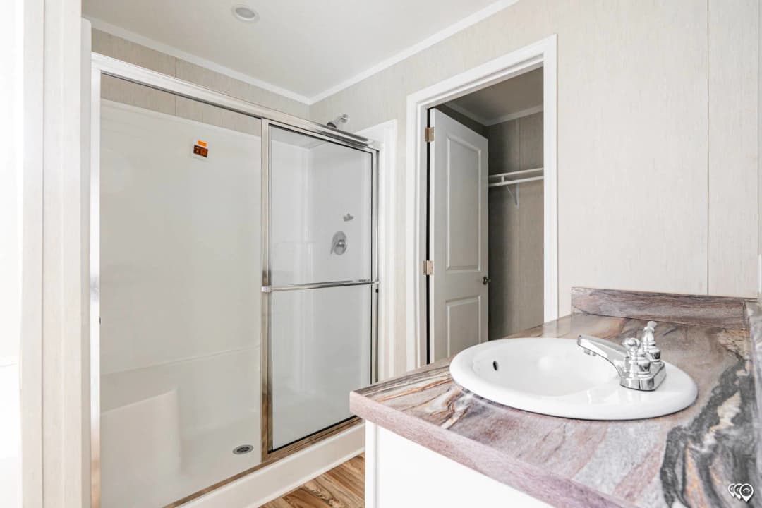 Arc1680-8016 bathroom home features