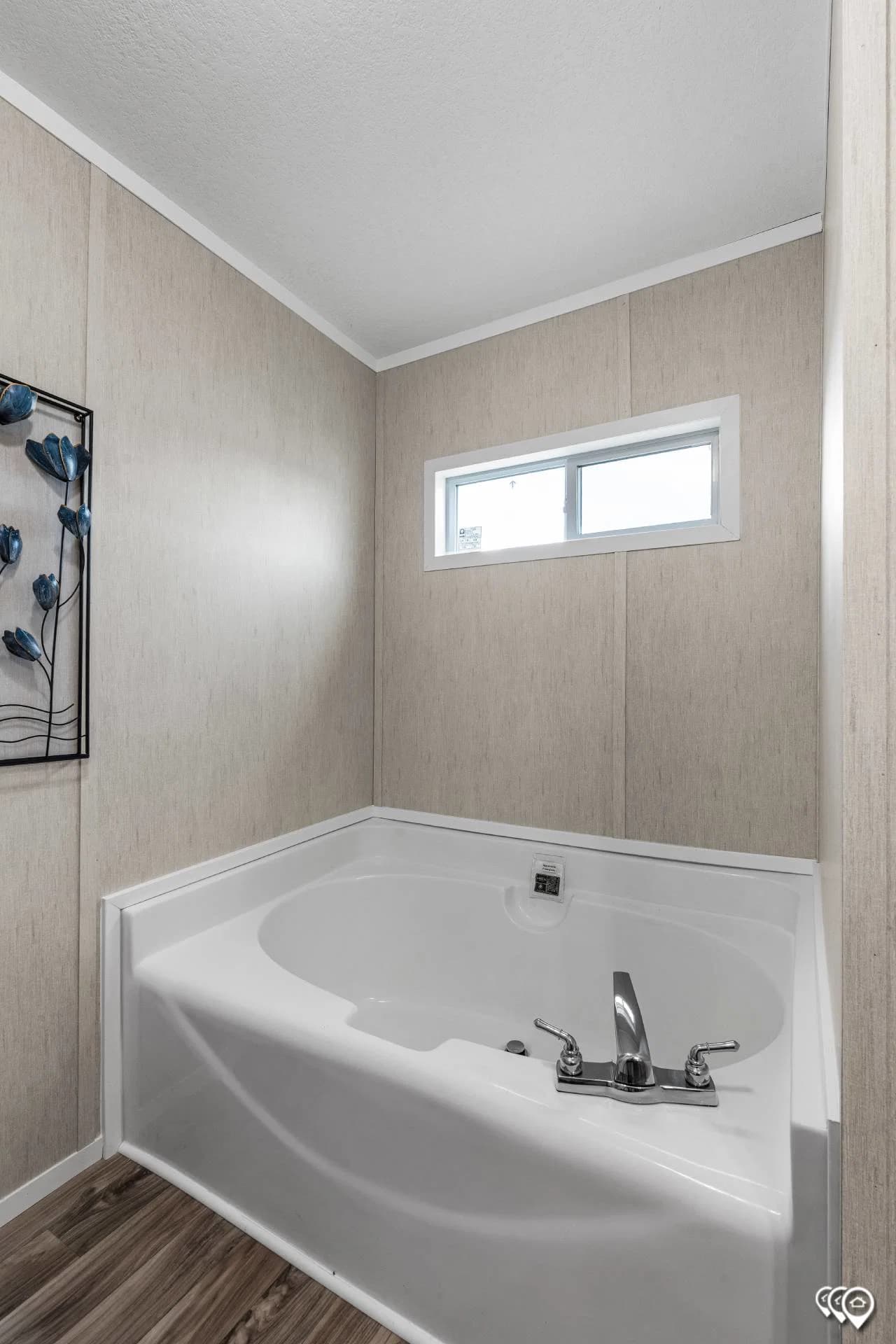 Arc1680-8004 bathroom home features