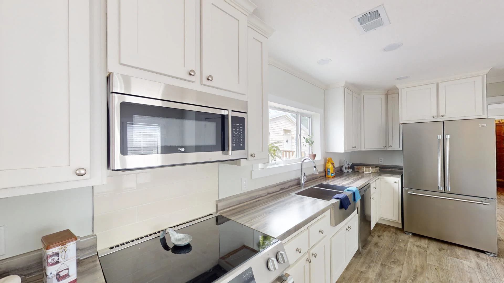 Pri1680-102 (the bailey) kitchen home features