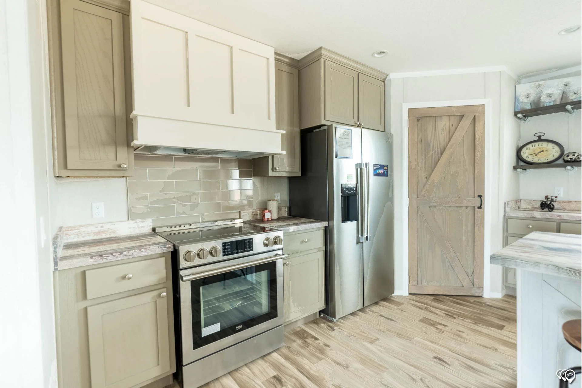 Arc3270-9002 kitchen home features