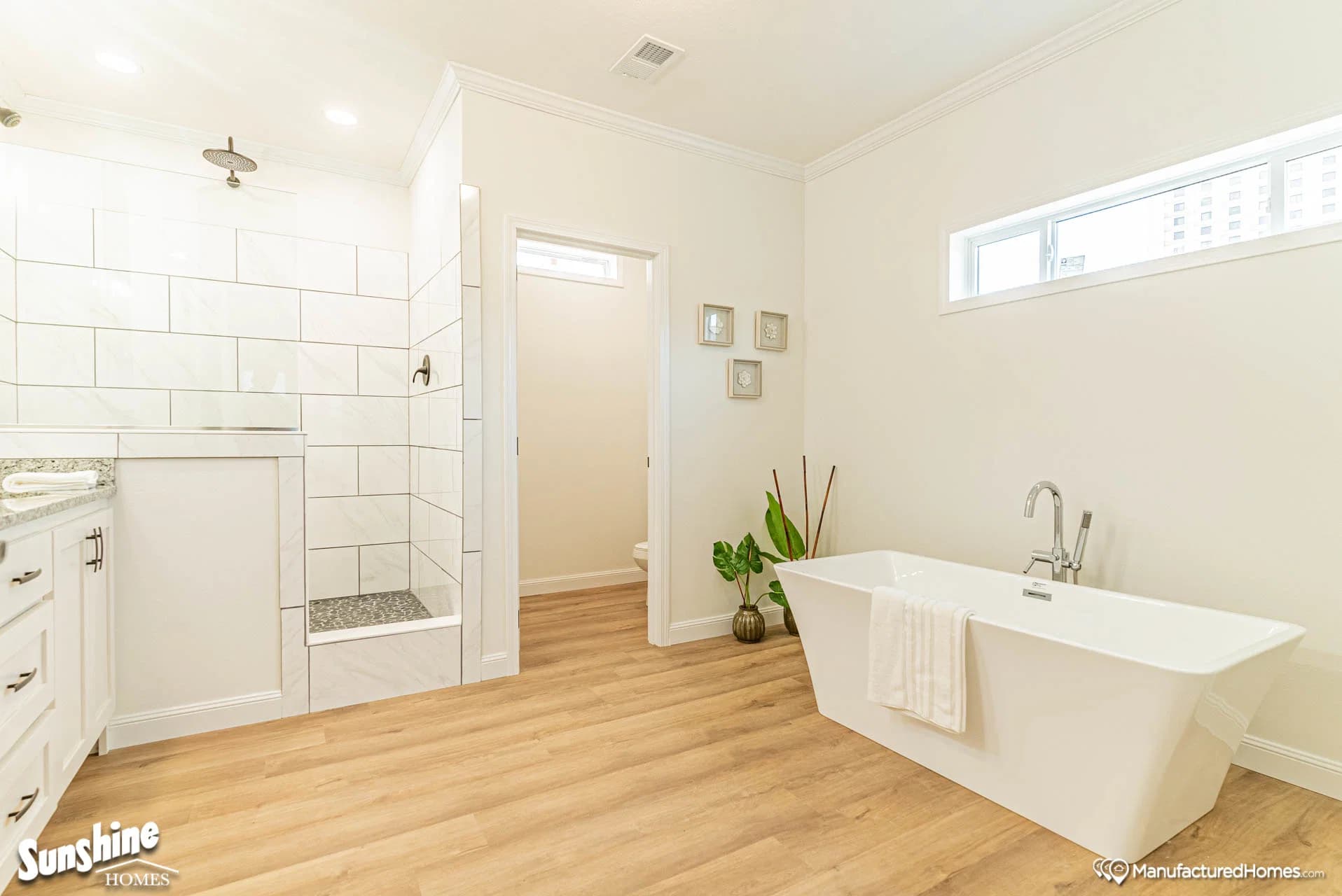 Pri3284-2058 bathroom home features