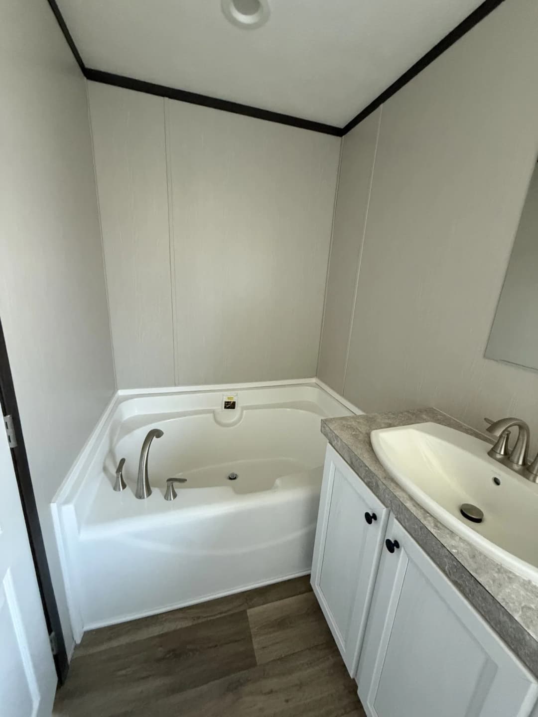 2023 miyo  bathroom home features