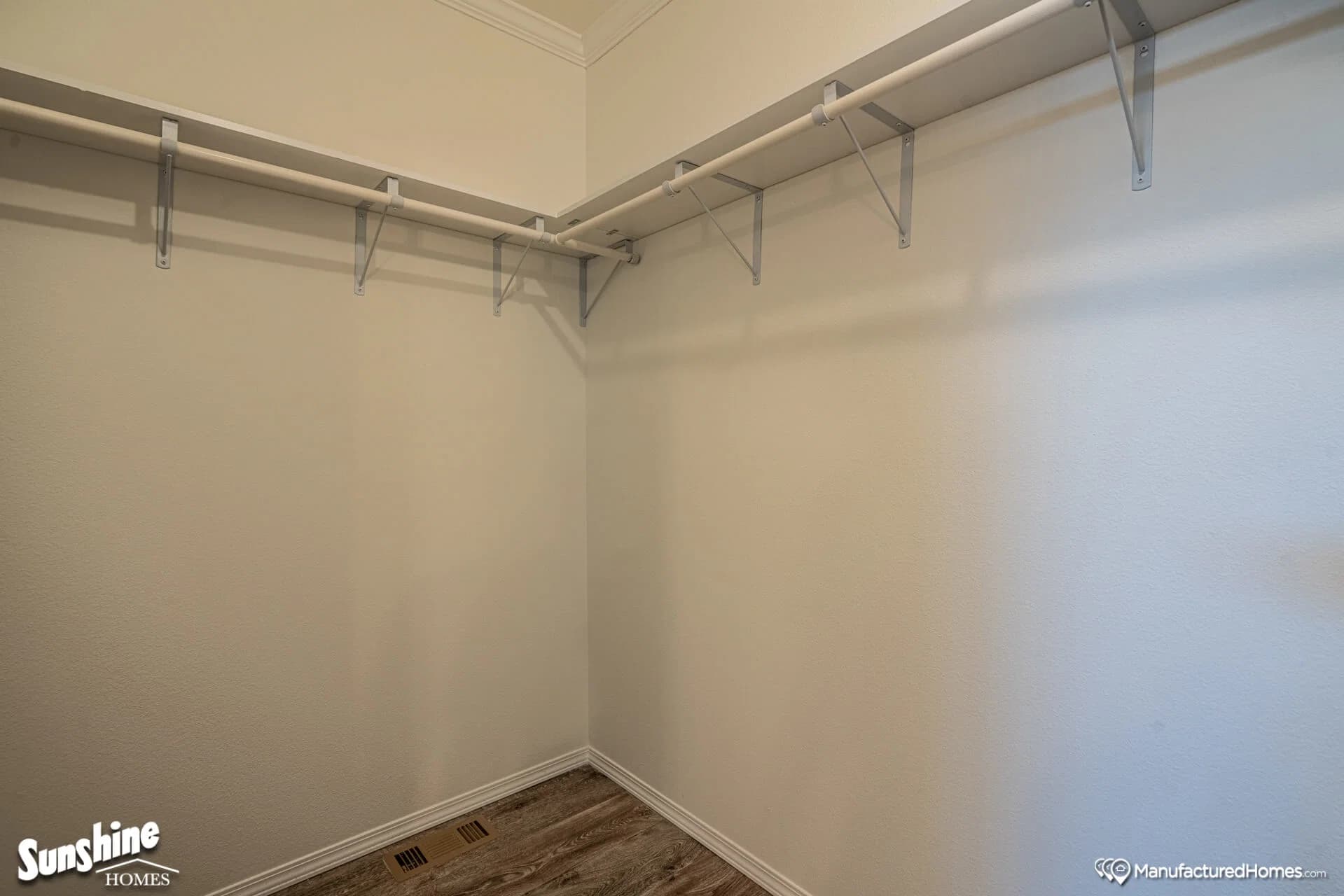 Pri3280-2049 interior home features