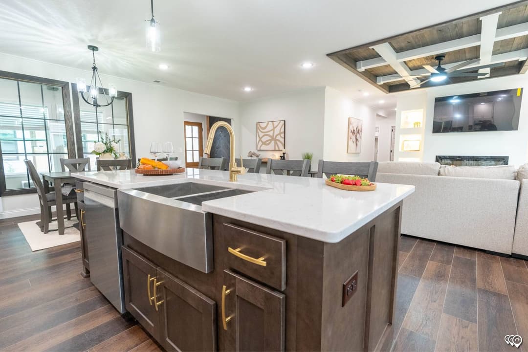 Pri3284-2074 kitchen home features