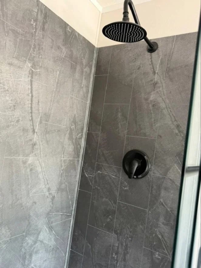 Vantage 32563n bathroom home features