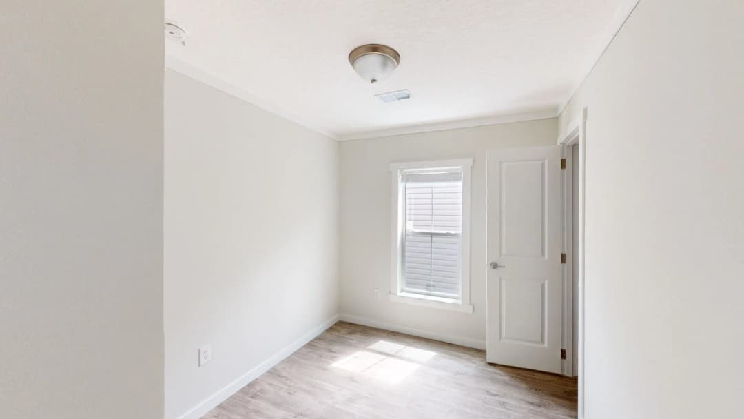 Pri1680-102 (the bailey) bedroom home features