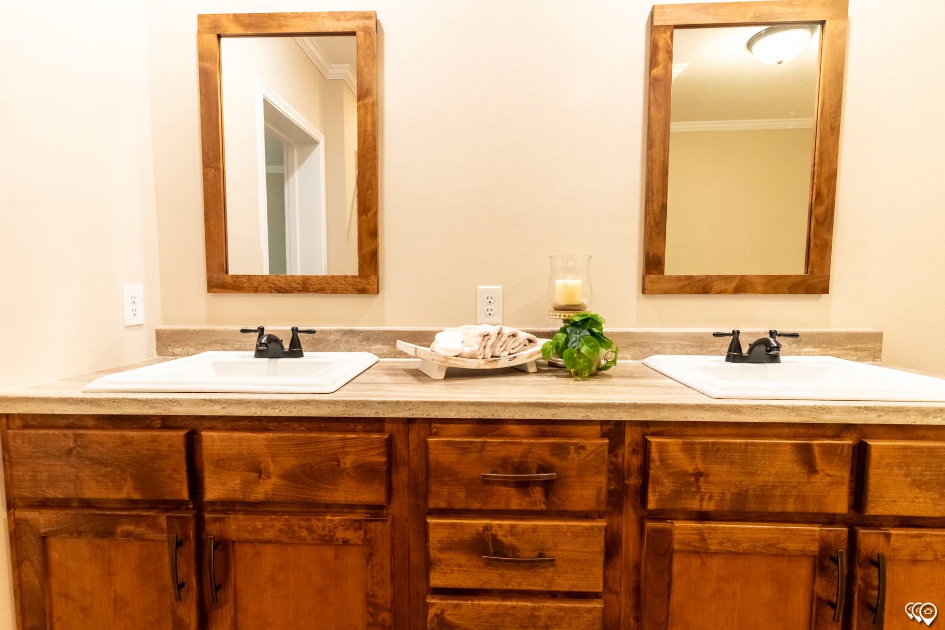 Pri3264-2070 bathroom home features