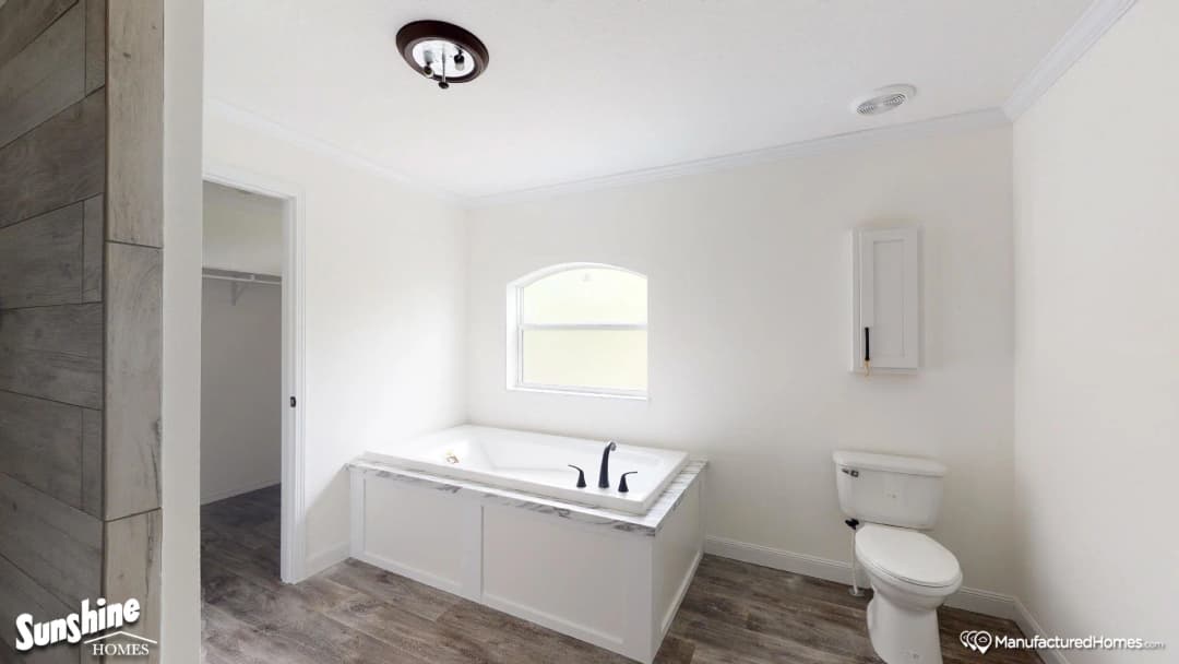 Pri3272-2009 bathroom home features