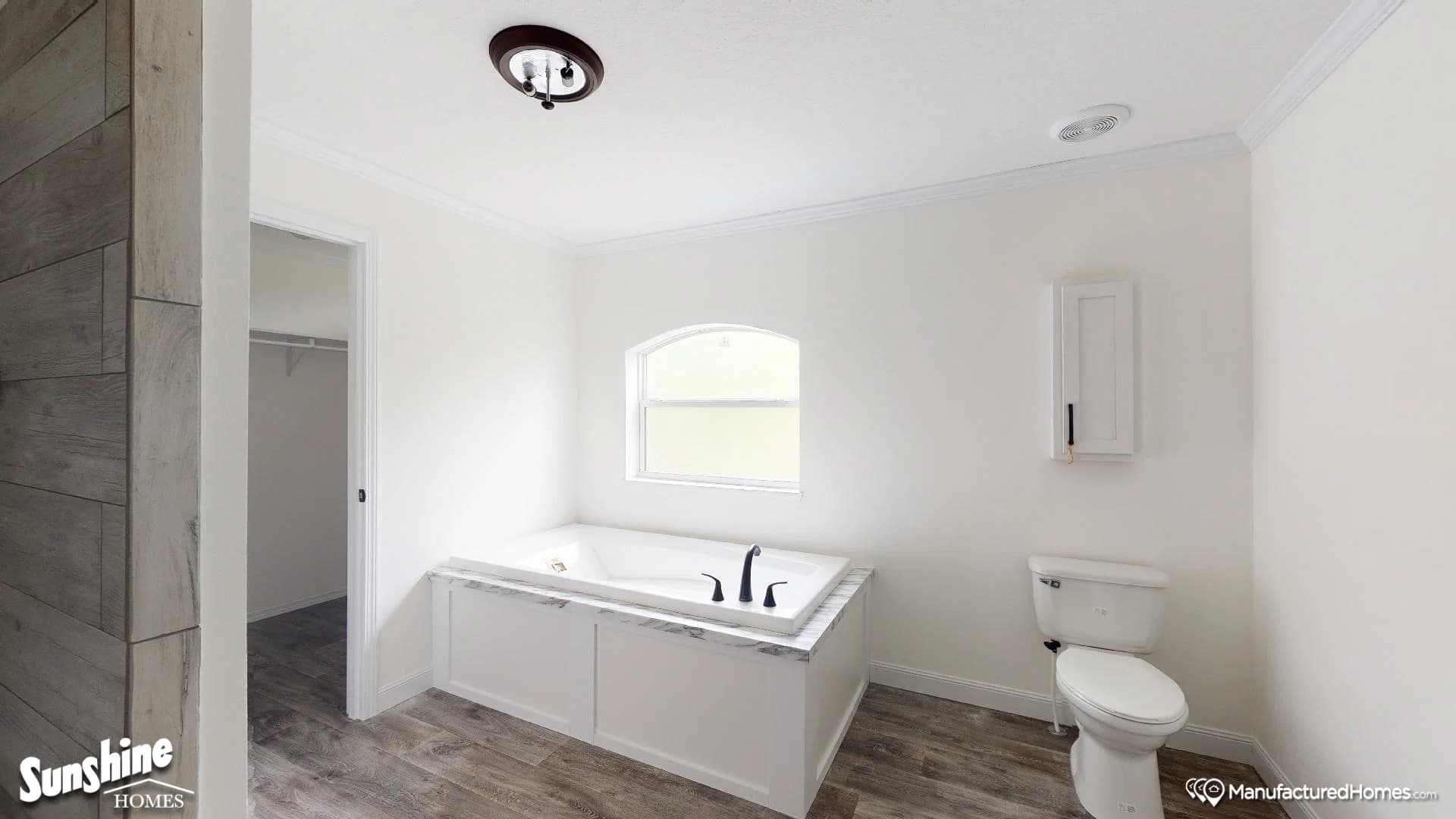 Pri3272-2009 bathroom home features