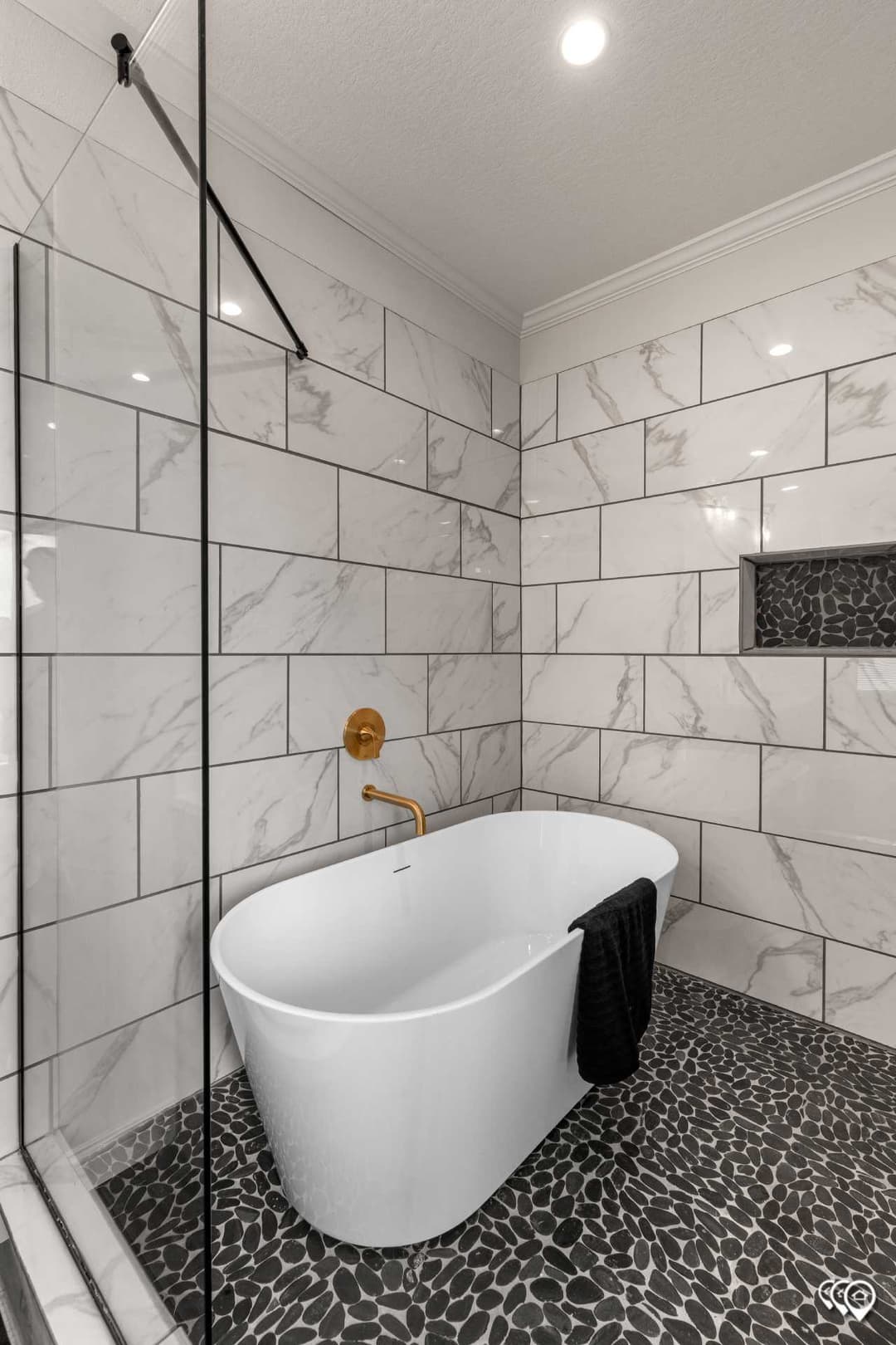 Pri3284-2074 bathroom home features