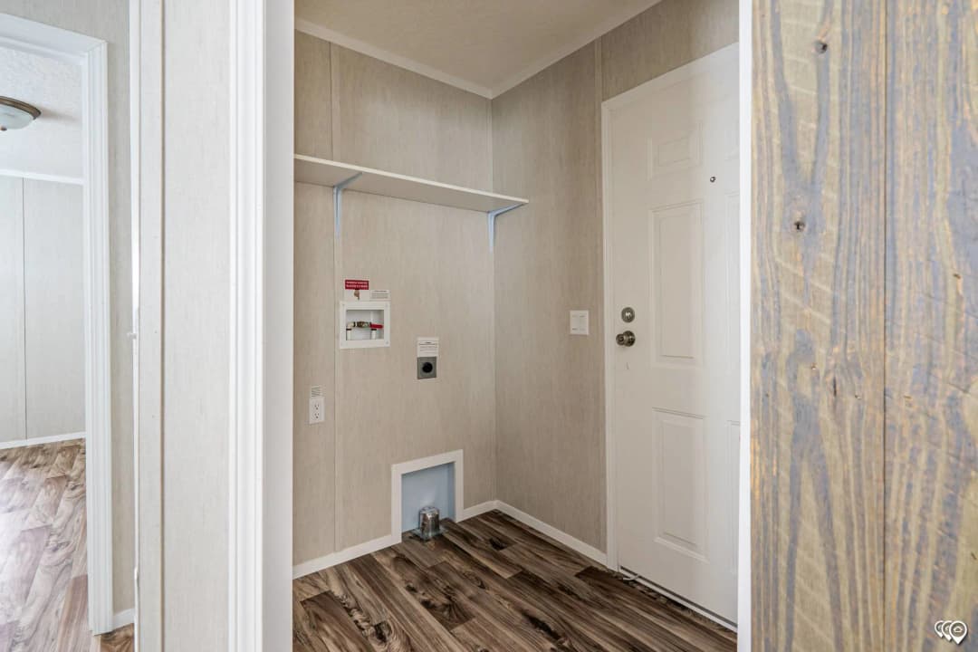 Arc1680-8016 interior home features