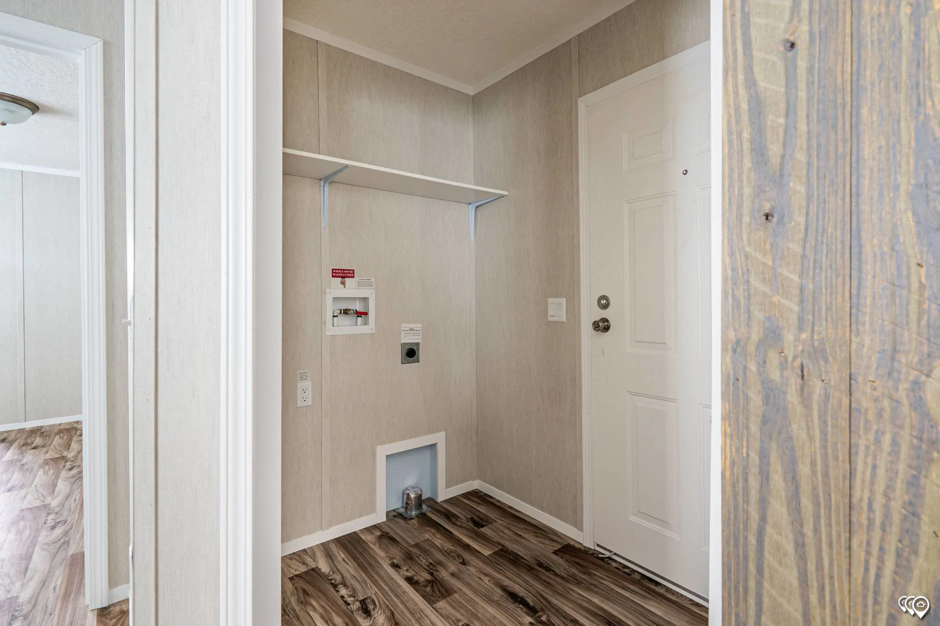 Arc1680-8016 interior home features