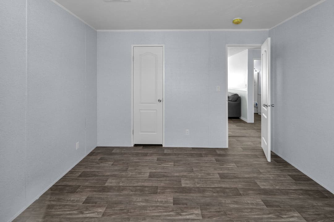 Valu maxx premier 32643e bedroom home features