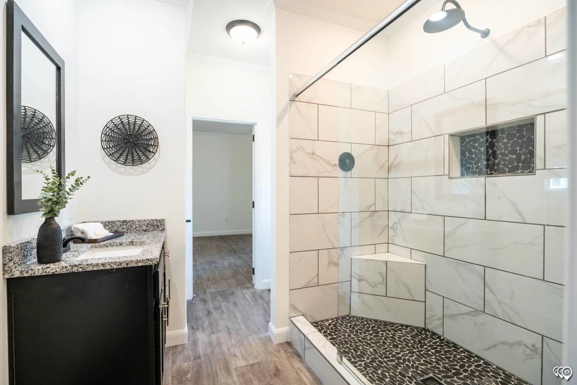 Pri1680-1031 bathroom home features