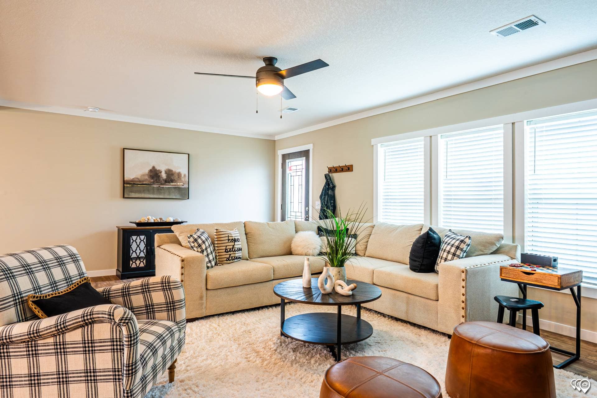 Pri3270-201 interior home features