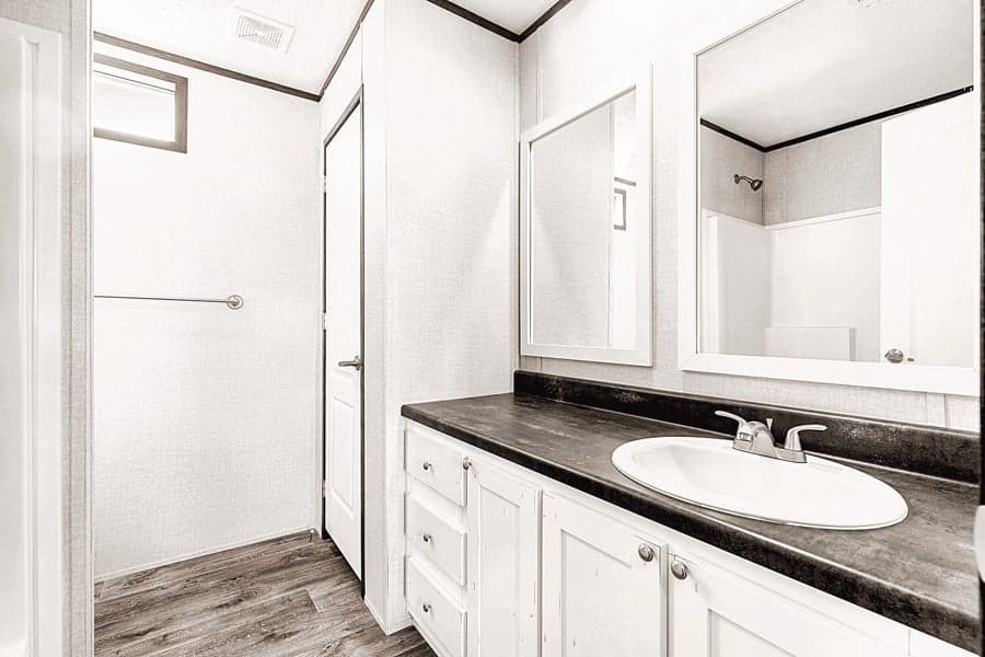 Sunset bathroom home features