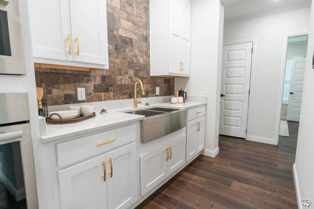 Pri3284-2074 kitchen home features