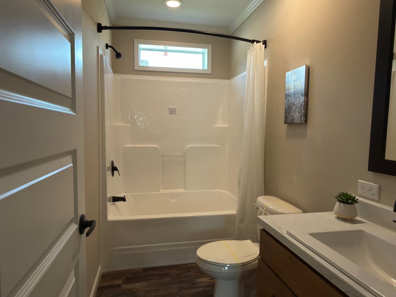 The country cottage bathroom home features