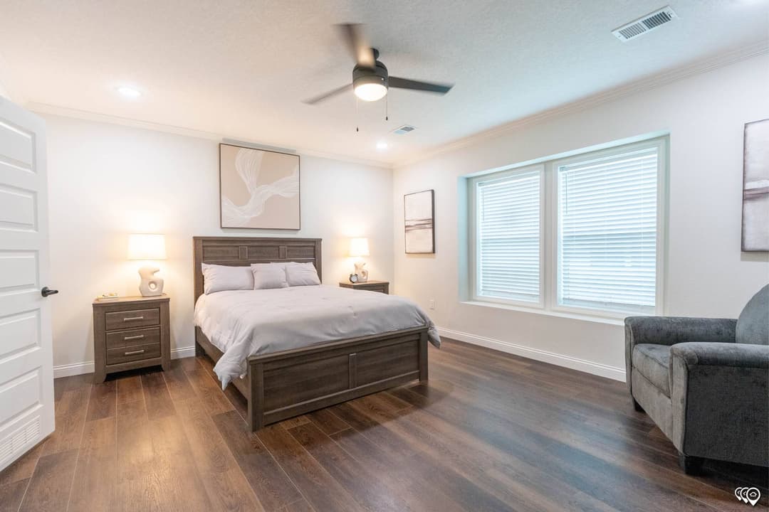 Pri3284-2074 bedroom home features