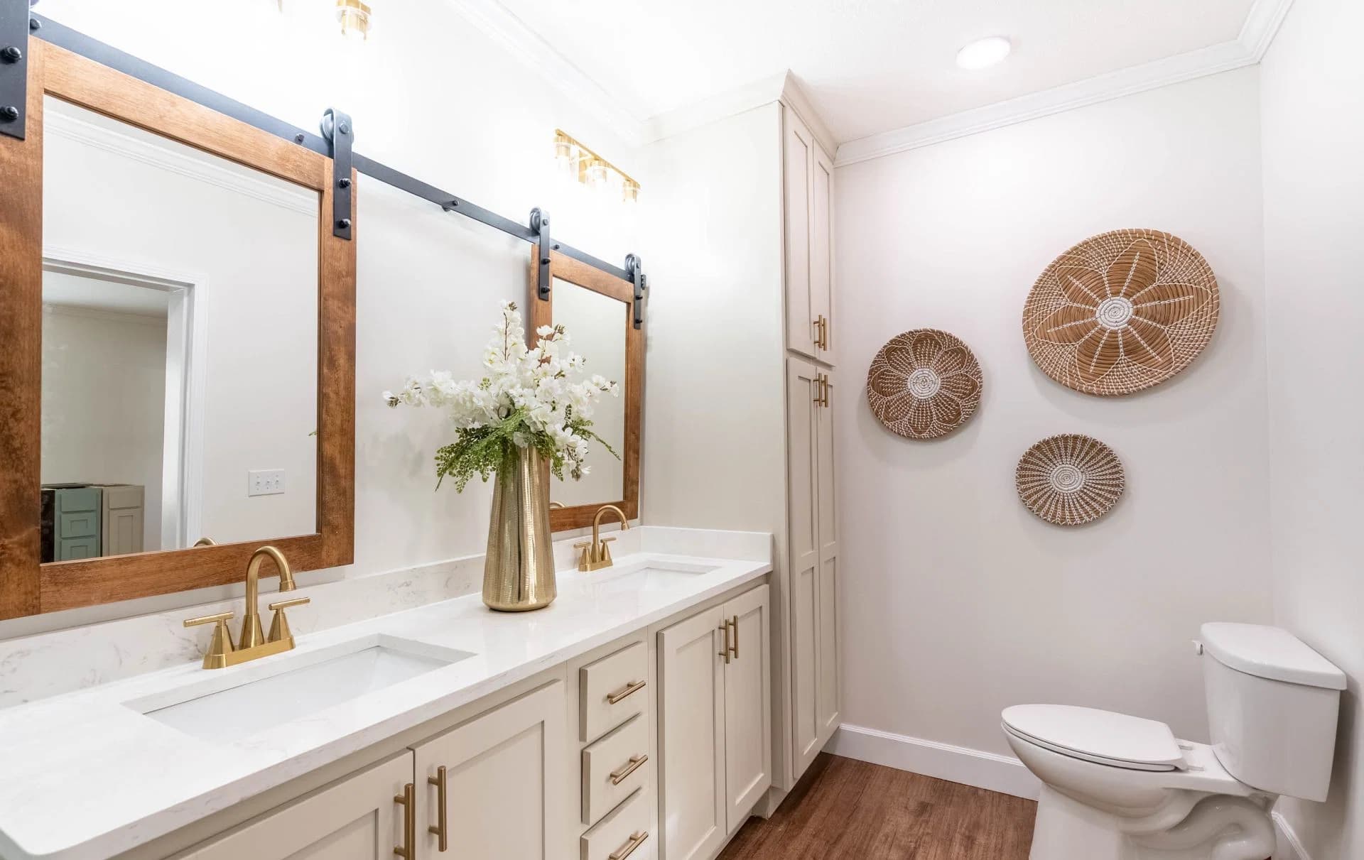 The bethel bathroom home features
