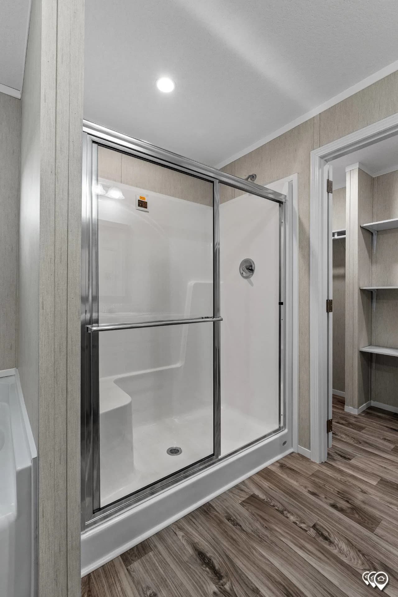 Arc1680-8004 bathroom home features