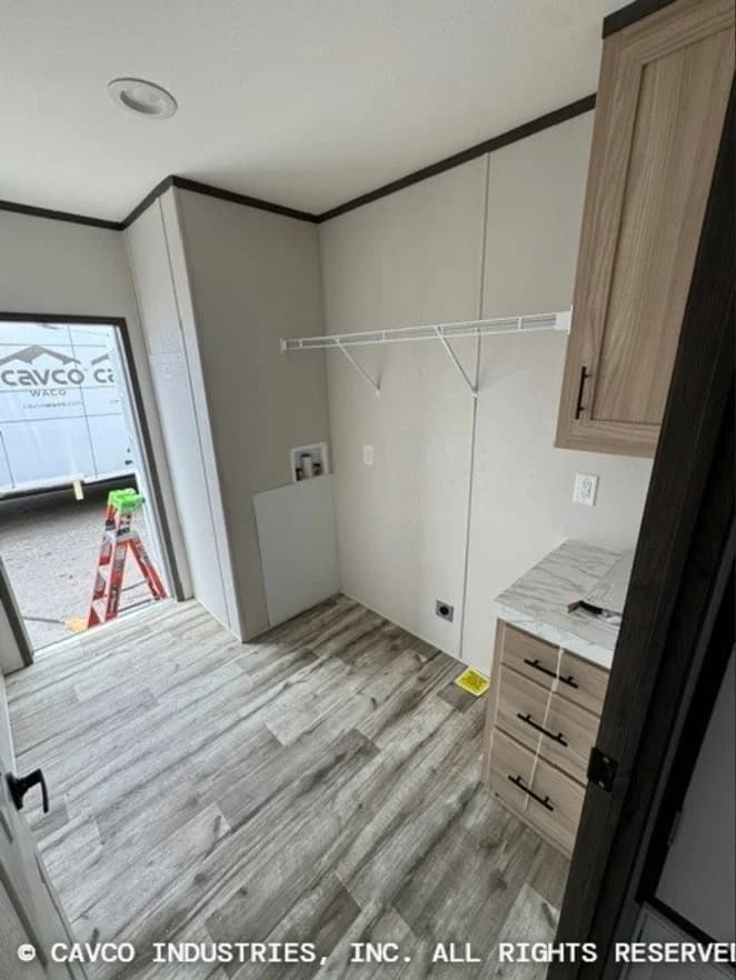 Landmark 16763b interior home features
