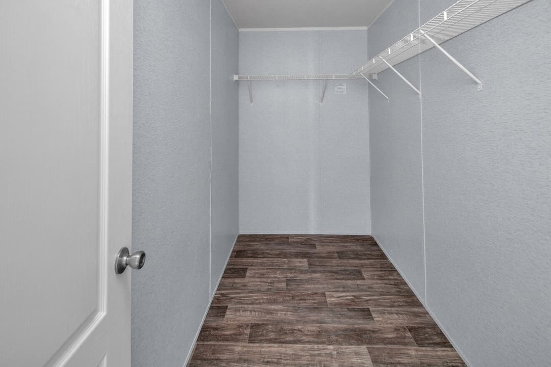 Valu maxx premier 32643e bedroom home features