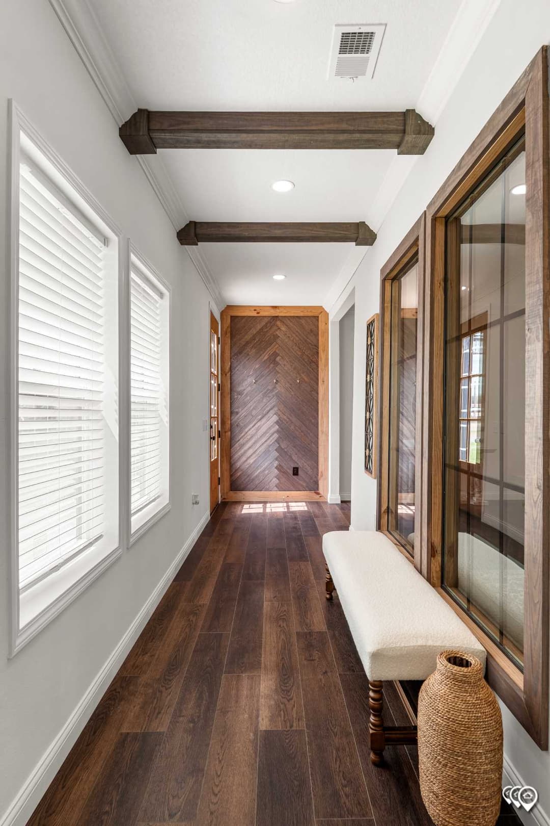 Pri3284-2074 interior home features